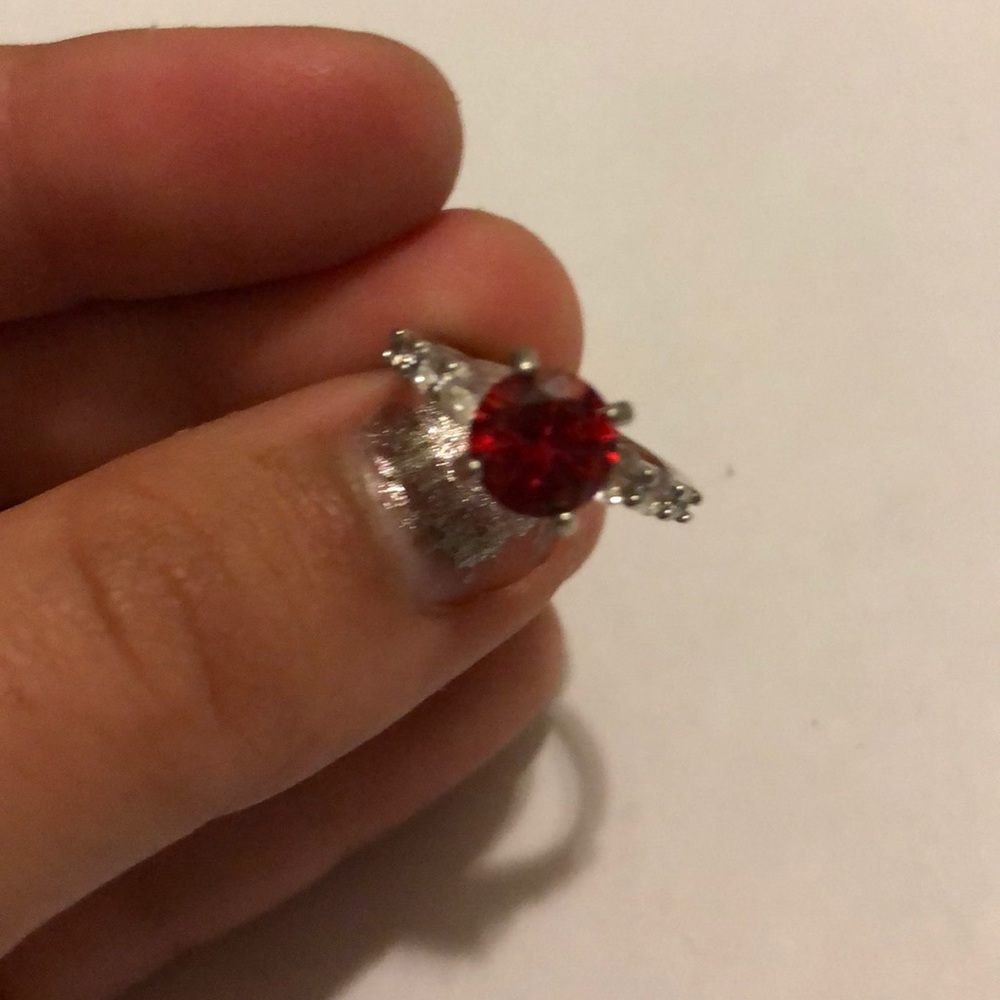 Ruby ring with more diamonds